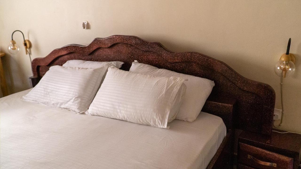 Sign Of Silence Hostel Кумасі Екстер'єр фото